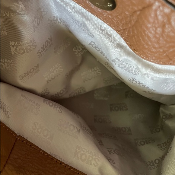 Sold MICHAEL KORS Pebble Leather Fulton Chain Med Shoulder Tote Luggage Brown - Picture 11 of 14